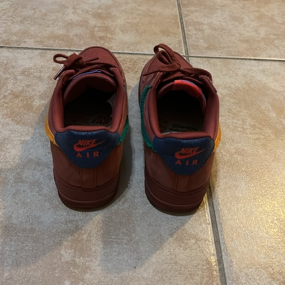 Nike Air Force 1 low ‘we are familia’ size 10M - Picture 3 of 4